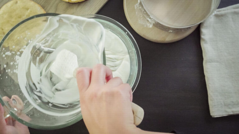 How to Make Creme Fraiche: A Delicious Recipe Guide